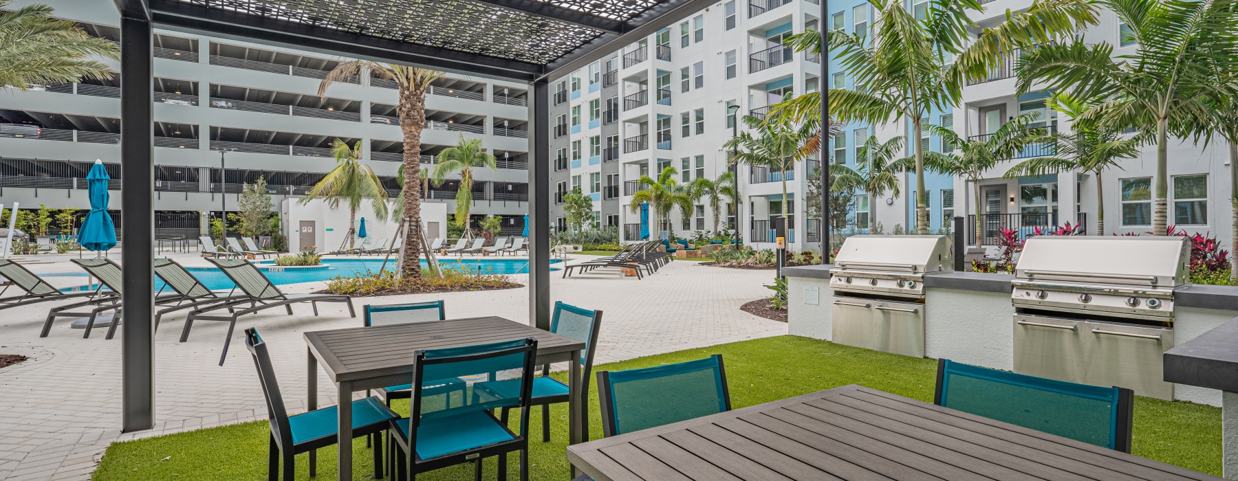 Courtyard at The Cove at 47th